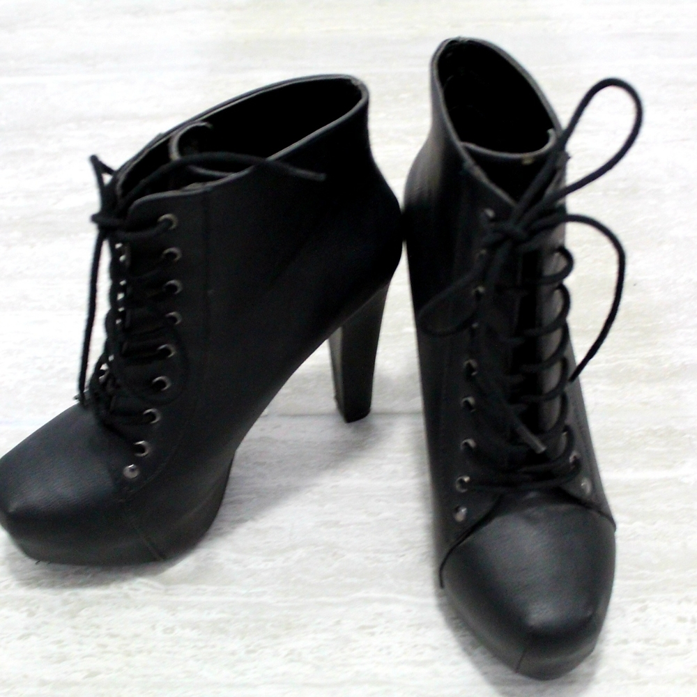 High heeled lace up shoes